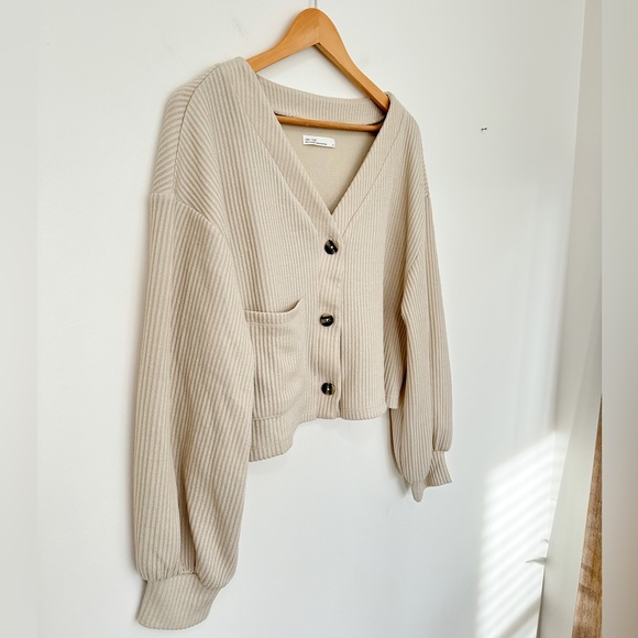 OAK + FORT Nude Beige Ribbed Lantern Sleeve Cardigan - Picture 2 of 13